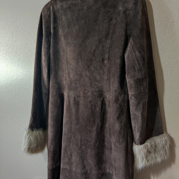 Vintage Brown Leather Jacket with Plush Cream Fur Collar - Picture 14 of 16